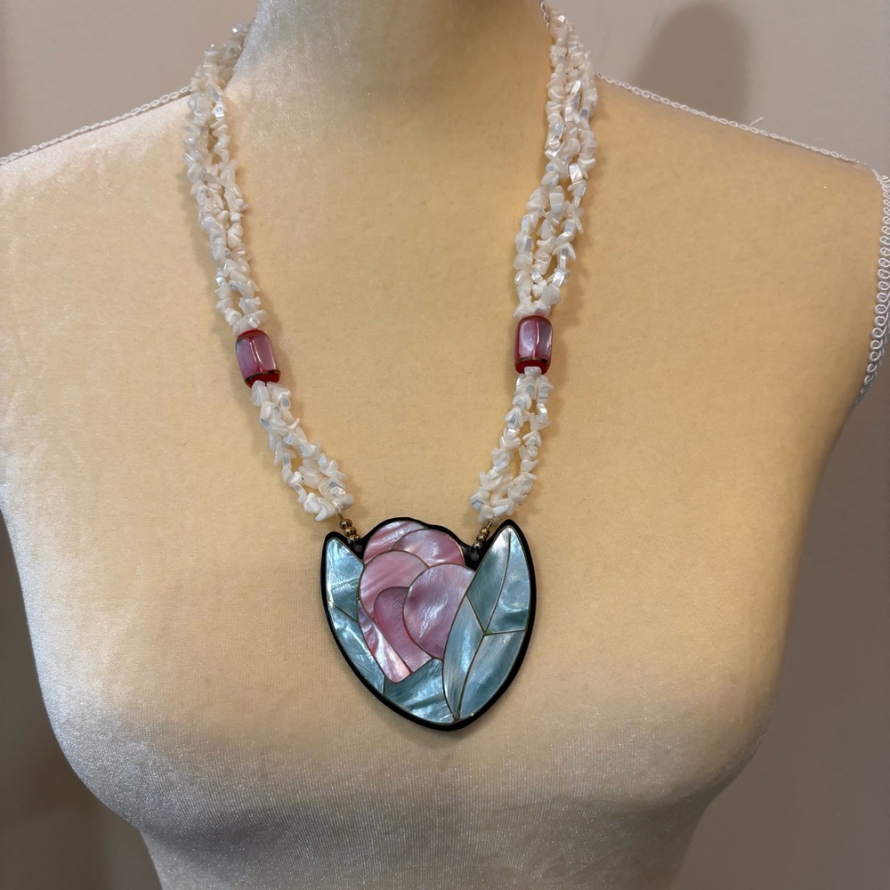Vintage Mother Of Pearl Inlay Flower Necklace Lee Sands